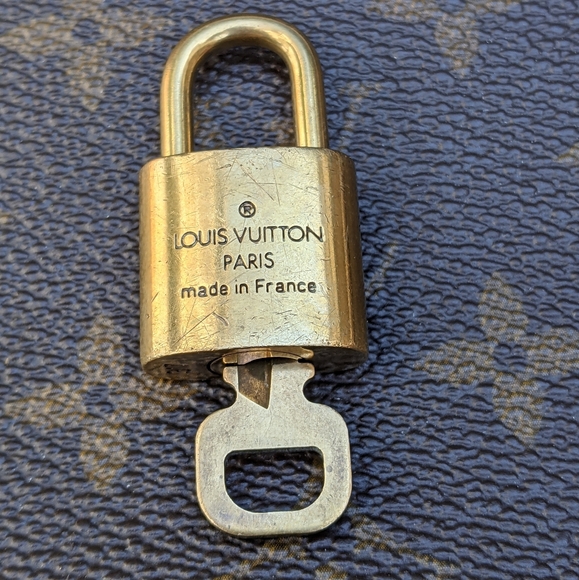 ⭐ #317 vintage Louis Vuitton padlock and ke - Picture 4 of 5